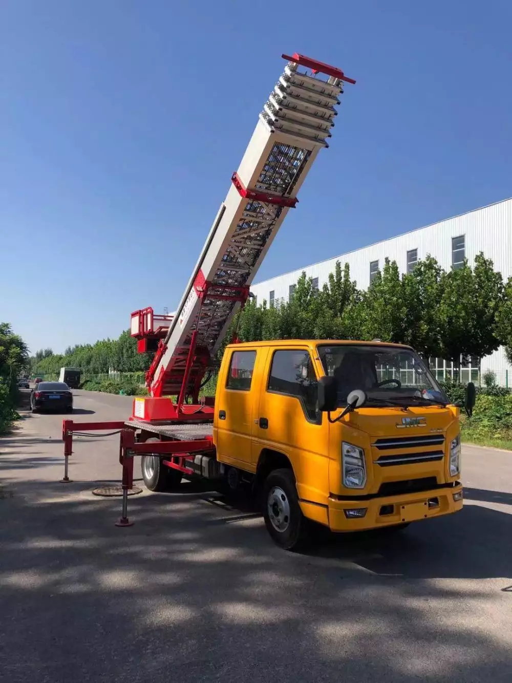 南京溧水附近的云梯车出租服务：轻松解决高空作业需求