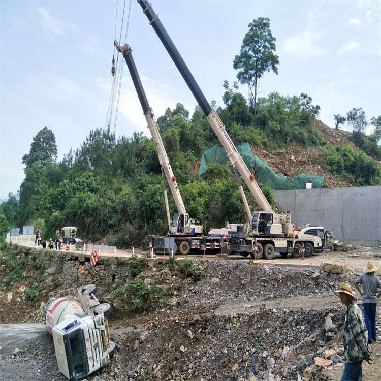 南京溧水汽车掉沟里叫吊车救援要多少钱